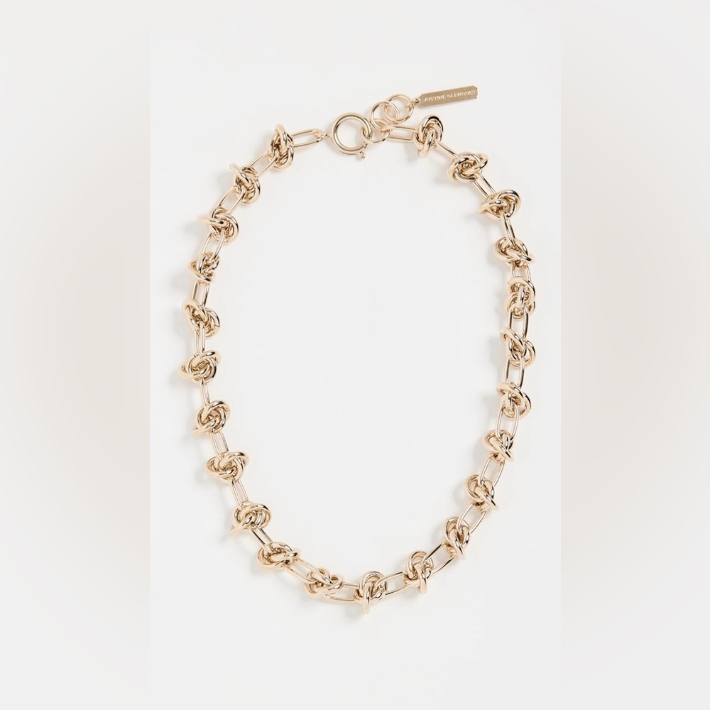 Justine Clenquet Daria Choker